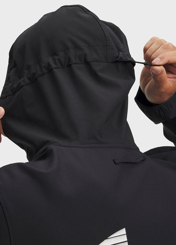 Чорна демісезонна вітровка Under Armour