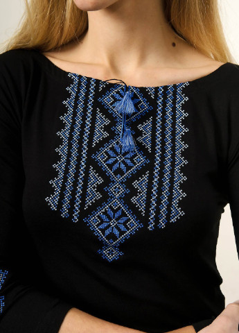Чёрная женская вышитая футболка гуцулка черная с синей вышивкой Melanika узор геометрический приталенная хлопок органический (250206139)