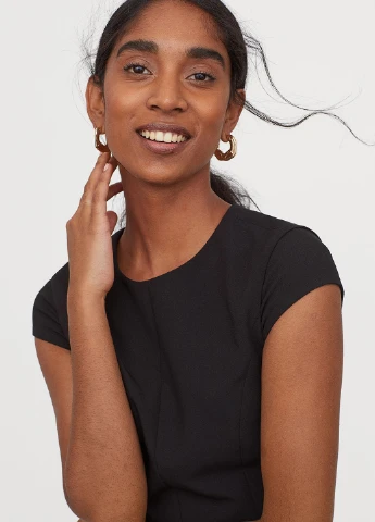 Черное деловое платье H&M однотонное
