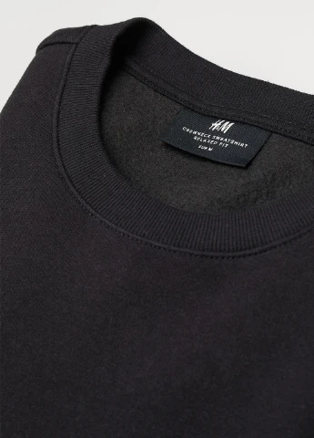 Черный свитшот H&M однотонный без декора (222302311)