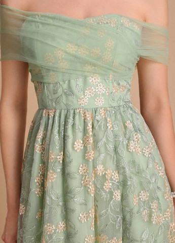 Светло-зеленое вечернее платье а-силуэт, с открытыми плечами SHEIN с цветочным принтом