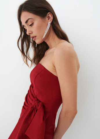 Бордовое кэжуал, коктейльное платье с открытыми плечами Mohito однотонное