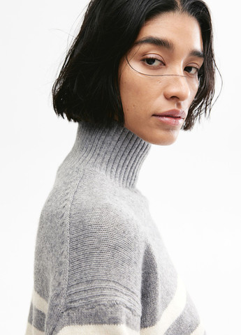 Серый зимний свитер джемпер H&M