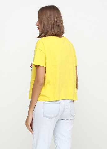Желтая летняя футболка Miss Poem