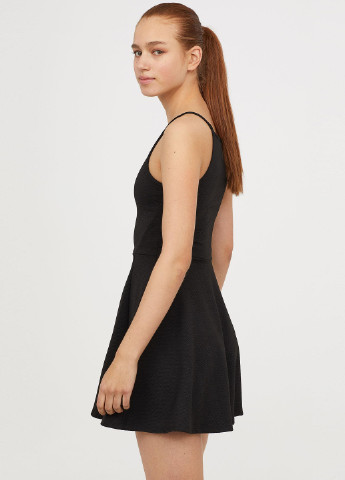 Черное джинсовое платье H&M однотонное