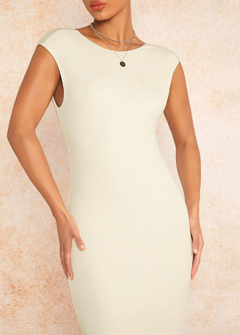 Молочное кэжуал платье силуэтная, с открытой спиной SHEIN однотонное