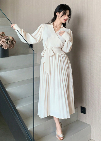 Бежева вечірня сукня з спідницею-сонце, на запах, плісована SHEIN однотонна