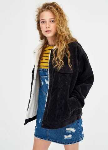 Темно-сіра демісезонна куртка Pull & Bear