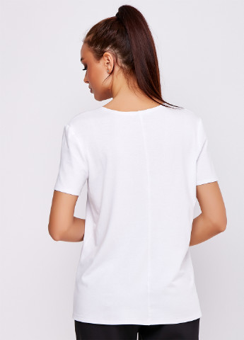 Белая летняя футболка ST-Seventeen