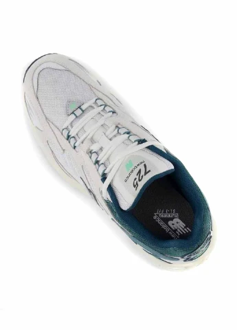 Бежевые всесезонные кроссовки ml725cm New Balance 725 White Green