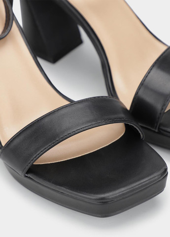 Черные босоножки Braska без застежки с пряжкой