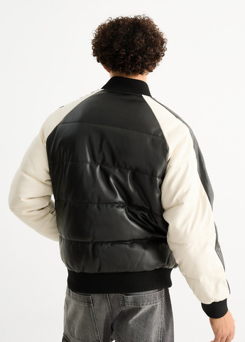 Черная демисезонная куртка C&A