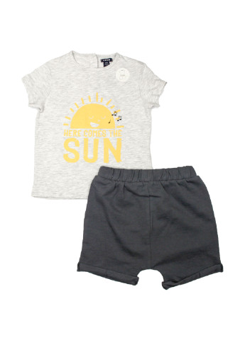 Серый летний комплект (футболка, шорты) Kiabi