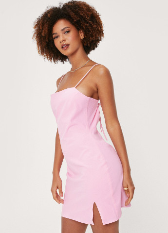 Светло-розовое кэжуал платье с открытой спиной Nasty Gal однотонное