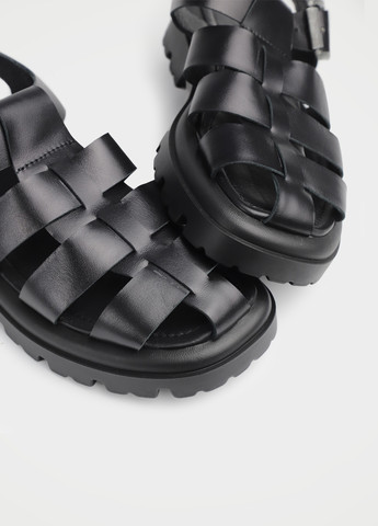 Черные босоножки URBAN TRACE с ремешком