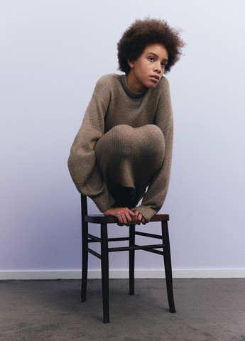 Бежевое платье зимнее H&M