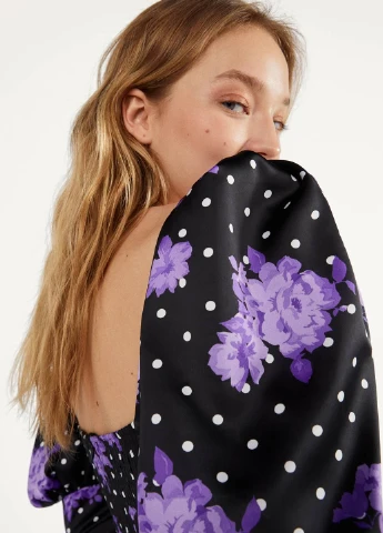 Чорна коктейльна сукня Bershka з квітковим принтом