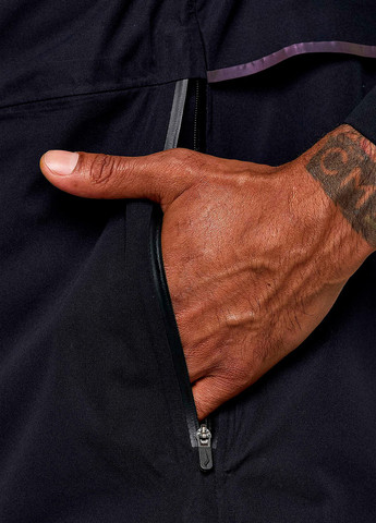 Чорна демісезонна вітровка Saucony HURRICANE WATERPROOF JACKET