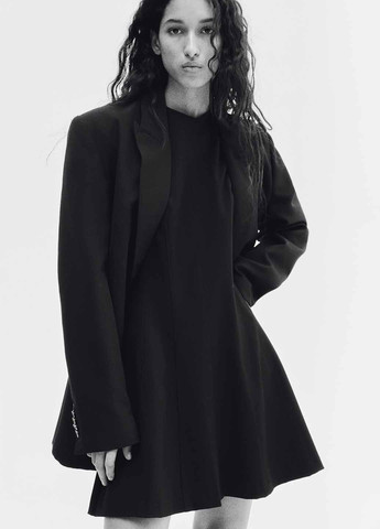 Черное кэжуал платье а-силуэт H&M однотонное