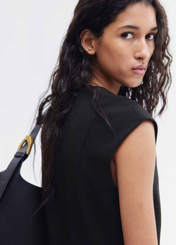 Черное кэжуал платье а-силуэт H&M однотонное