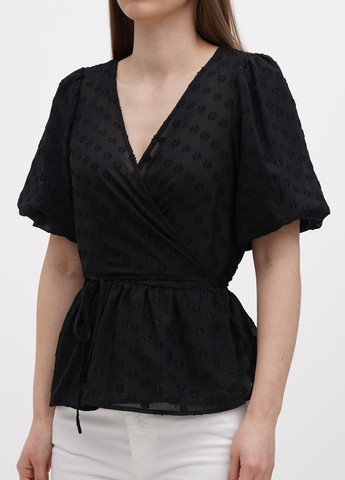 Черная летняя блуза на запах, с баской Naf Naf