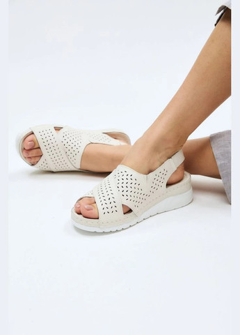 Молочные босоножки ALLSY на резинке с перфорацией, с белой подошвой