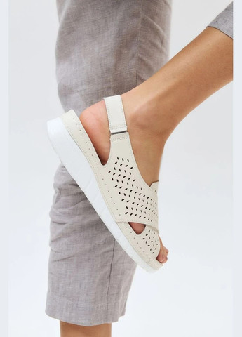 Молочные босоножки ALLSY на резинке с перфорацией, с белой подошвой