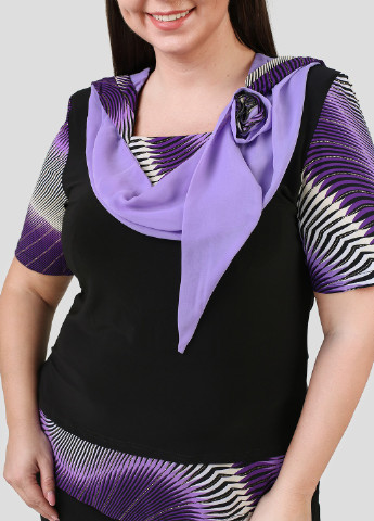 Сиреневая летняя блуза трикотажная сиреневая + черный с брошью art 00061в BABOCHKA XL Collection