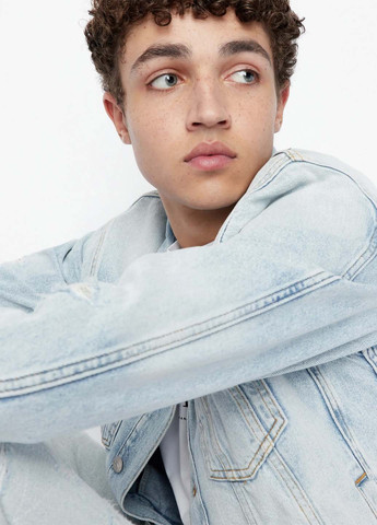 Світло-блакитна демісезонна куртка Armani Exchange