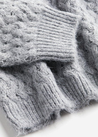 Светло-серый зимний свитер H&M