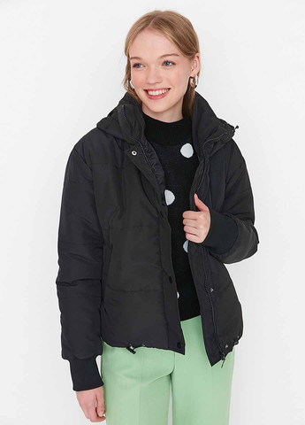 Черная зимняя куртка Trendyol