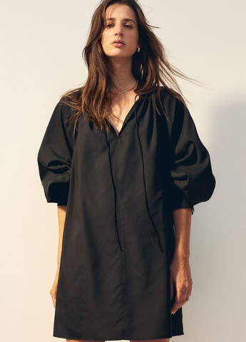 Чорна кежуал сукня а-силует H&M однотонна