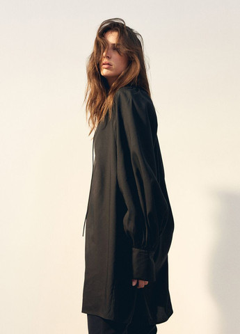 Чорна кежуал сукня а-силует H&M однотонна