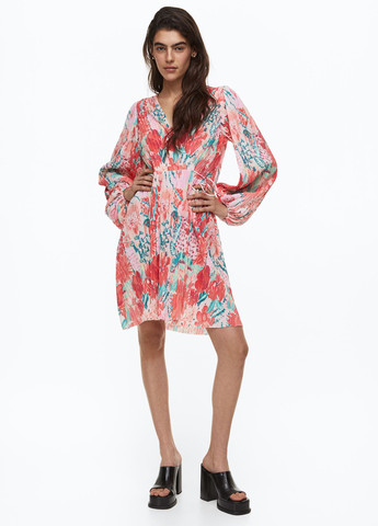 Комбинированное кэжуал платье на запах, плиссированное H&M с цветочным принтом