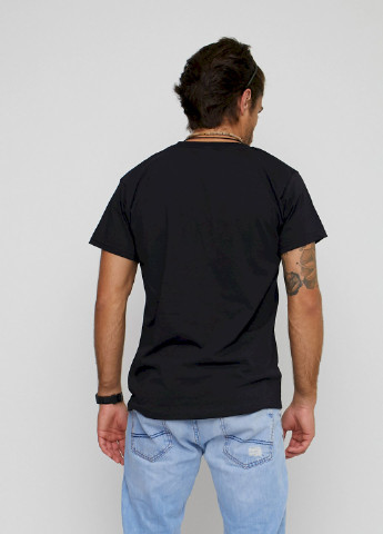 Чорна футболка чоловіча YAPPI