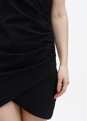 Черное коктейльное платье футляр Cropp однотонное