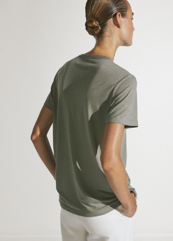 Хаки (оливковая) летняя футболка Massimo Dutti
