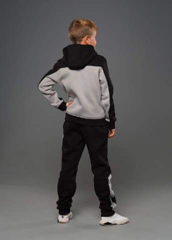 Сірий зимовий спортивний костюм з написами Sinthia (194959072)