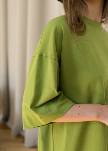 Зеленая летняя женская удлиненная футболка с коротким рукавом La vie