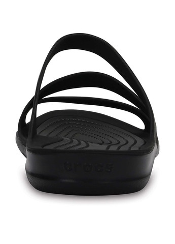 Черные шлепанцы Crocs с логотипом