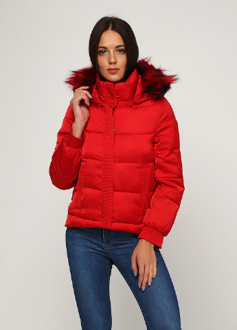 Красная зимняя куртка Guess
