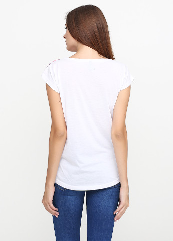 Белая летняя футболка Яavin
