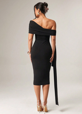 Черное праздничный, вечернее платье с открытыми плечами, футляр, с открытой спиной SHEIN однотонное