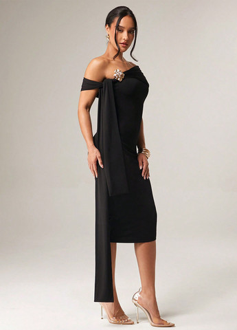 Черное праздничный, вечернее платье с открытыми плечами, футляр, с открытой спиной SHEIN однотонное