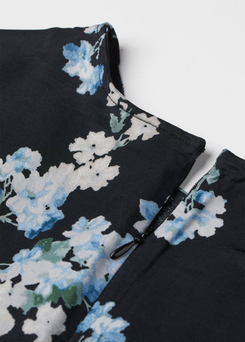 Черное кэжуал платье а-силуэт H&M с цветочным принтом