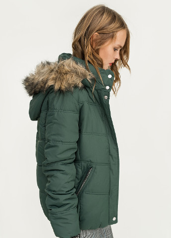 Темно-зеленая зимняя куртка befree