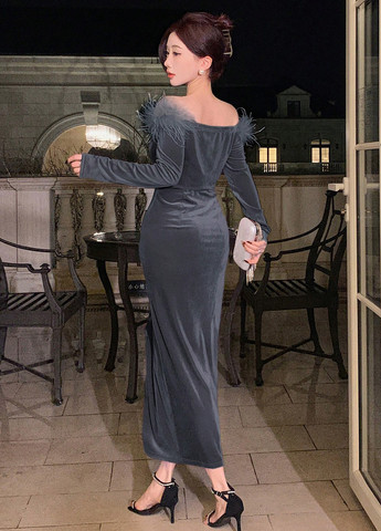 Серое вечернее платье силуэтная, с открытыми плечами SHEIN однотонное