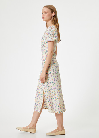 Молочное кэжуал платье а-силуэт KOTON с цветочным принтом