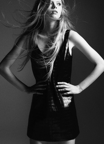 Черное кэжуал платье H&M однотонное