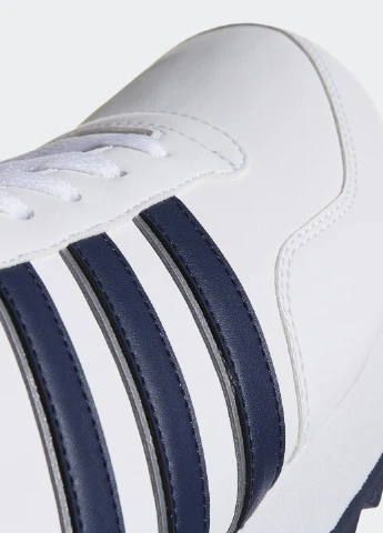 Белые демисезонные кроссовки adidas